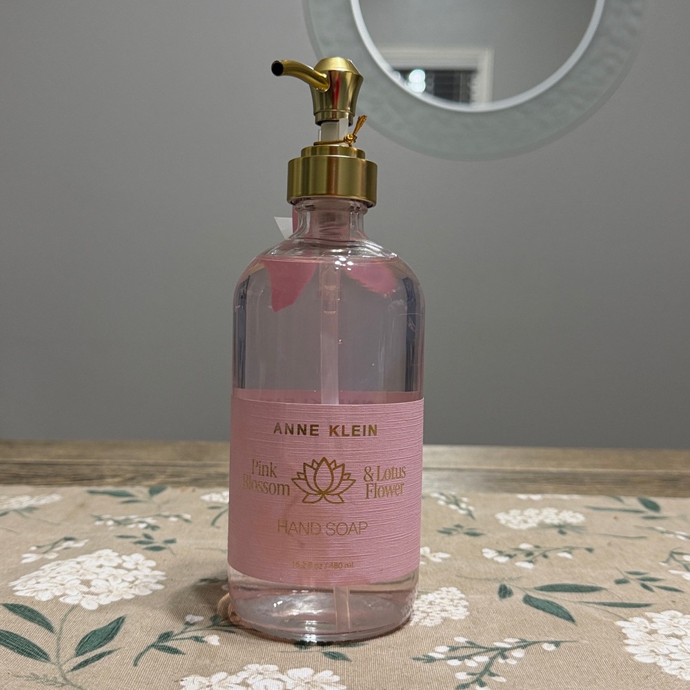 Anne Klein Pink & Gold Hand‎ Soap 16.2 FL OZ Pink Blossom & Lotus Flower